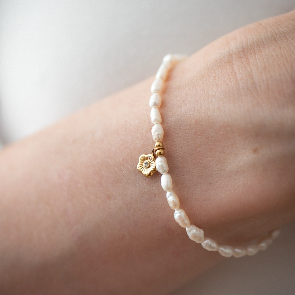 Pearl Bracelet Detail