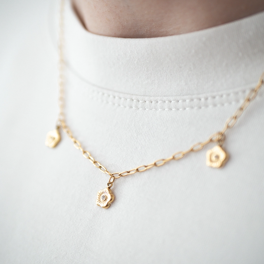 Blossom Triplet Necklace Detail